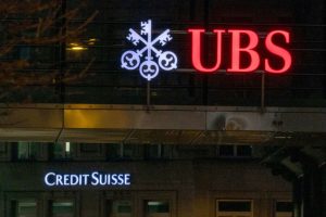 Ações do UBS caem após anúncio de compra do Credit Suisse