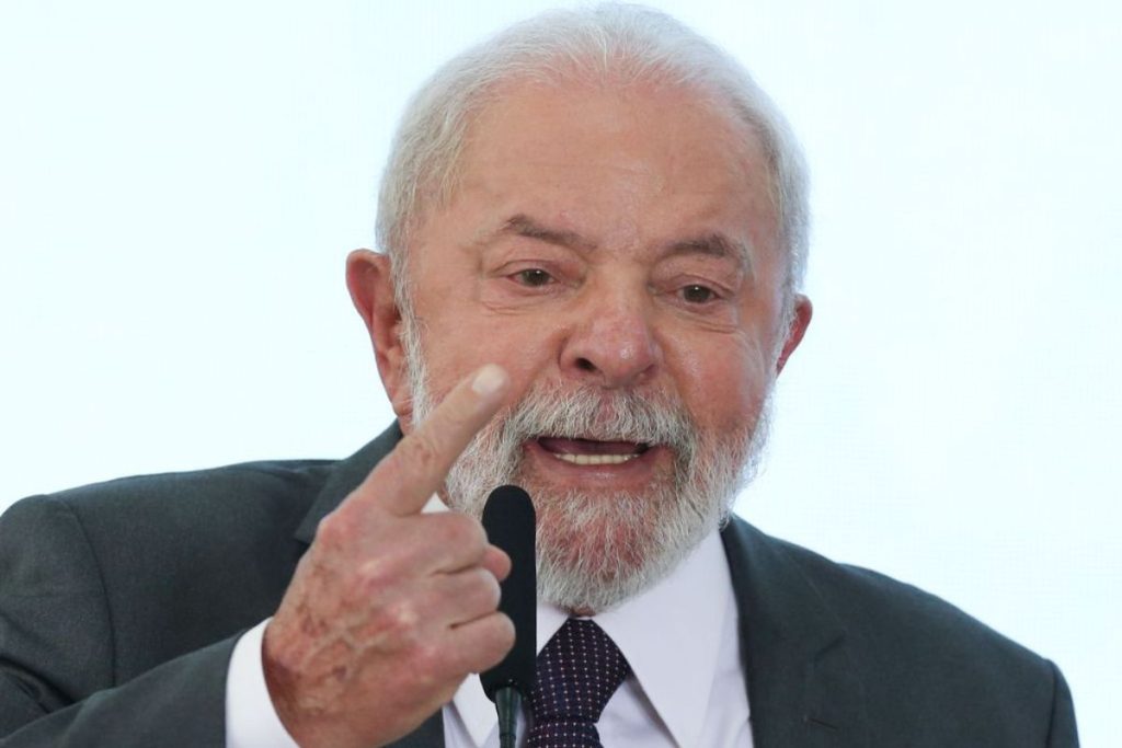 Eu vou continuar batendo, disse Lula sobre Banco Central
