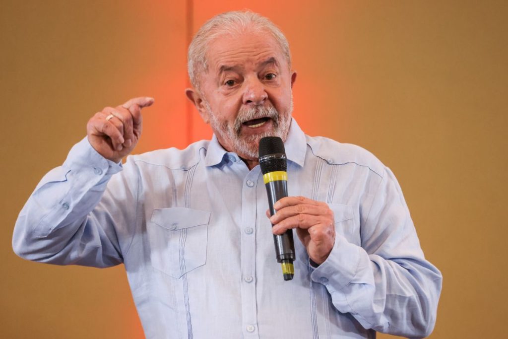 Lula diz que investimentos são necessários para que a economia brasileira cresça