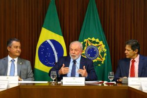 Lula se reúne com ministros para discutir infraestrutura