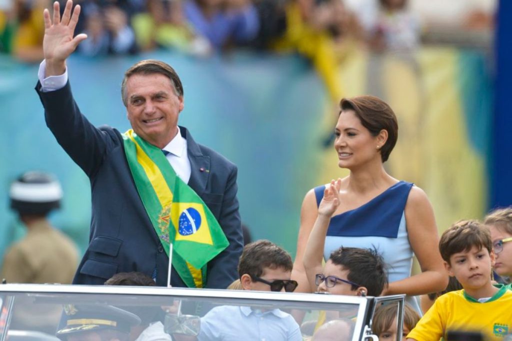 PL solicita pesquisa para saber o nível de aprovação de Jair e Michelle Bolsonaro entre a população