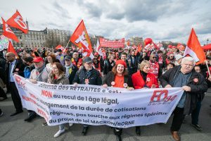 Protestos na França mais de 300 pessoas são detidas
