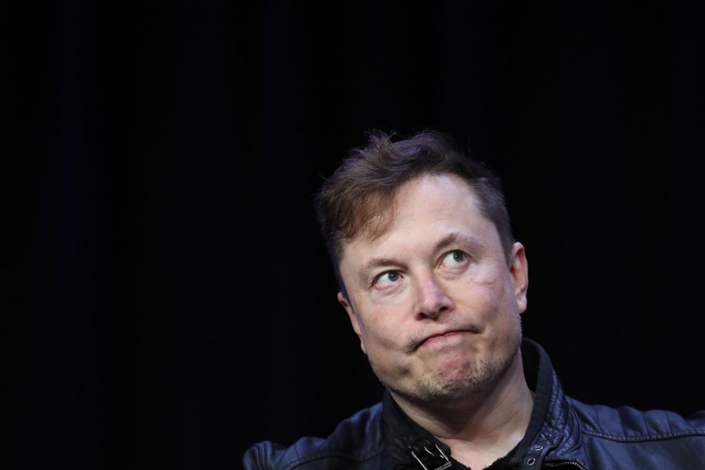 Twitter: funcionário pergunta à Elon Musk pela rede social se está demitido