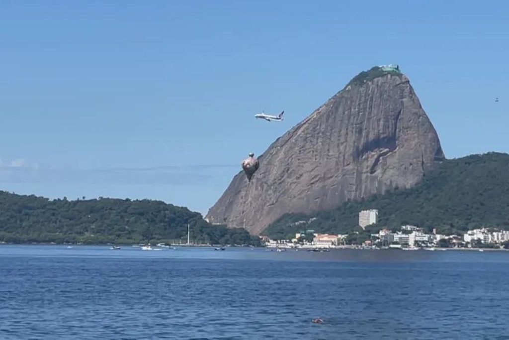 Balão é visto em rota de voo do Aeroporto Santos Dumont