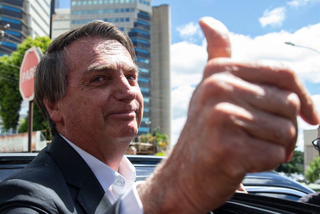 'Postei o vídeo sem querer porque estava sob efeito de remédios', diz Bolsonaro