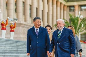 Lula e Xi Jinping conversam sobre "plano de paz" para Rússia e Ucrânia