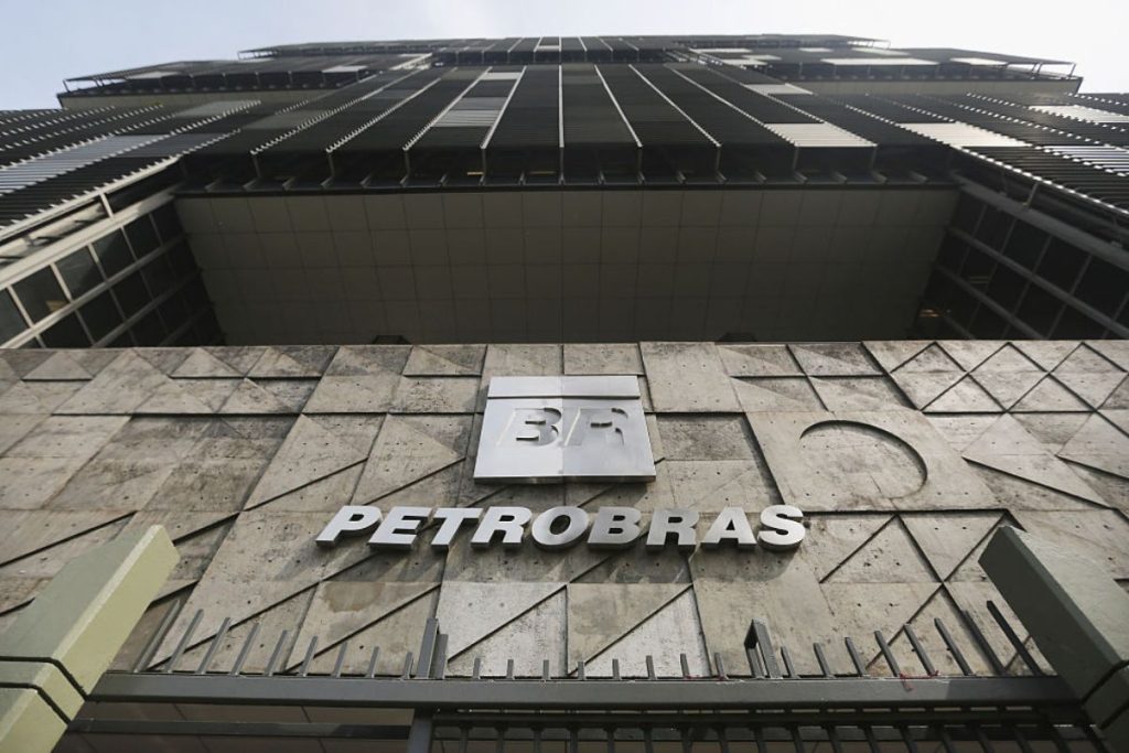 Petrobras concede aumento menor para executivos; presidente receberá R$ 127 mil