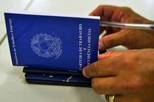 País fecha janeiro com saldo positivo de 180.395 empregos com carteira