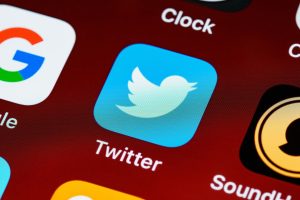 Twitter devolve selo verificado para algumas celebridades mesmo sem assinatura