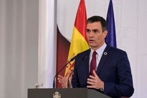 Após derrota em pleito, premiê da Espanha dissolve o parlamento e antecipa eleições
