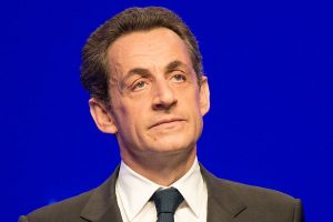 Tribunal francês condena ex-presidente Nicolas Sarkozy a três anos de prisão; entenda as acusações