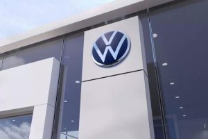 A Volkswagen informou que haverá parada de produção, temporariamente, em suas fábricas de automóveis no Brasil.