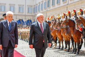 O presidente Luiz Inácio Lula da Silva foi recebido, nesta quarta-feira (21), pelo presidente da Itália, Sergio Mattarella, em Roma