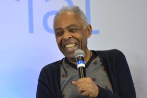 Gilberto Gil completa 81 anos de idade nesta segunda-feira (26). O artista recebeu homenagens de familiares e amigos