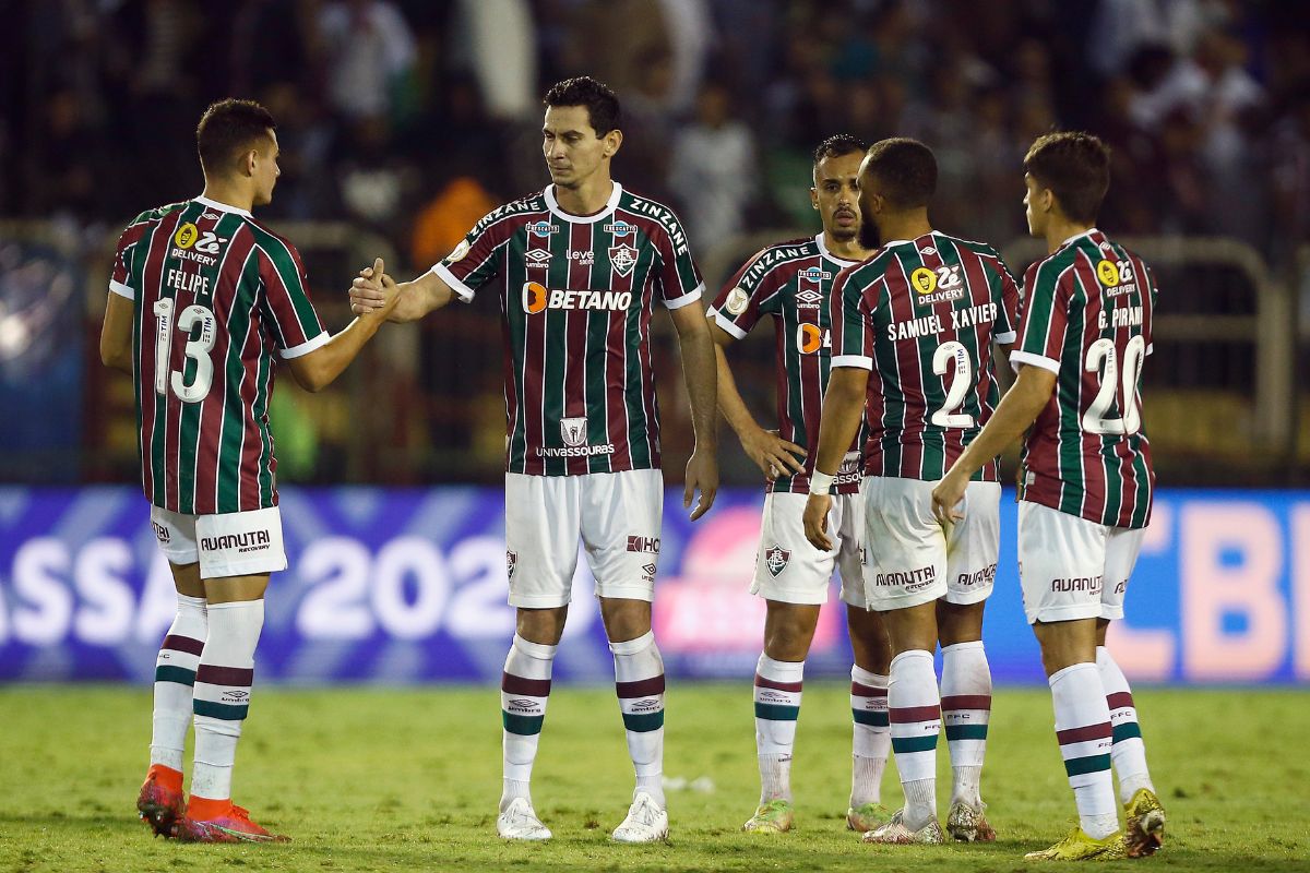 Com um a menos, Fluminense bate Bahia de virada no Maracanã