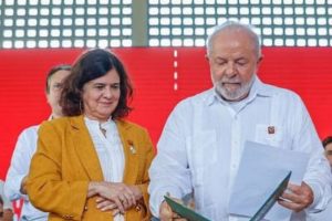 Lula dá recado ao Centrão: "De jeito nenhum tiro Nísia da Saúde"