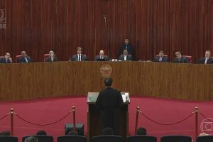 TSE retoma hoje julgamento que pode tornar Bolsonaro inelegível