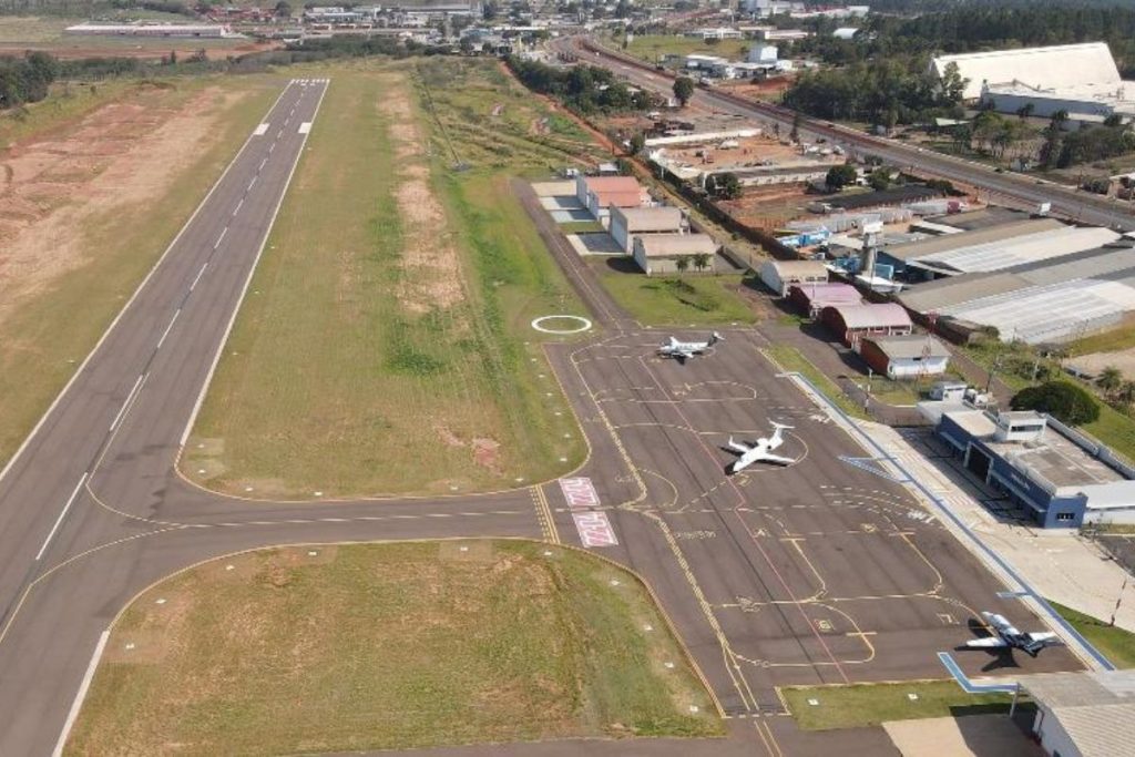 Um avião monomotor que desapareceu no Paraná na segunda-feira (3) foi encontrado hoje (7) à tarde, na região da Serra do Mar