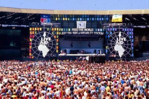 O Dia Mundial do Rock tem sua origem na apresentação do Live Aid, evento beneficente organizado pelos músicos Midge Ure e Bob Geldof.