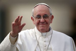 O papa Francisco disse a uma pessoa transgênero que "Deus nos ama como somos". Os comentários, divulgados hoje (25) pela mídia do Vaticano.