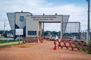 Uma rebelião se instalou no presídio de Segurança Máxima Antônio Amaro, em Rio Branco, no Acre, durante esta quarta-feira (26).
