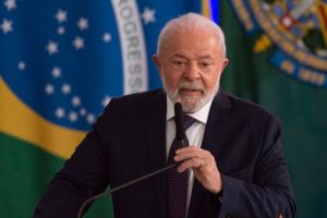 Lula realiza mais um procedimento no quadril; entenda como funciona a infiltração