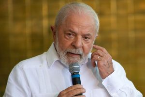 Lula passará por cirurgia no quadril em outubro