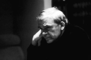 Escritor Milan Kundera morre aos 94 anos em Paris