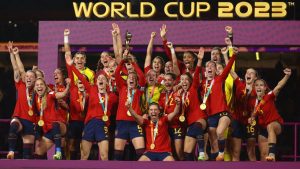 A Copa do Mundo de futebol feminino tem uma nova campeã, a Espanha, que derrotou a Inglaterra na final por 1 a 0, na manhã deste domingo (20)