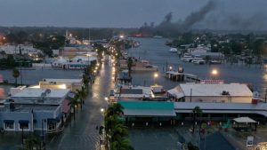 O furacão Idalia moveu-se para o interior do território dos EUA após atingir um trecho da Costa do Golfo da Flórida na manhã de hoje (30).