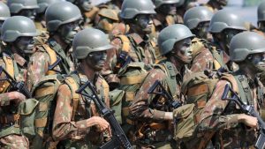 A PEC que restringe a participação de militares das Forças Armadas em eleições deve resolver brechas na lei, segundo oficiais generais.