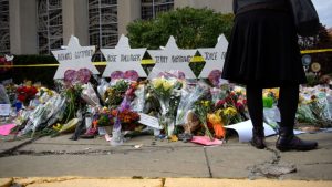 O caminhoneiro Robert Bowers, que entrou armado em uma sinagoga nos Estados Unidos e matou 11 pessoas, foi condenado à morte.