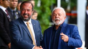 Um decreto assinado pelo presidente Lula e pelo ministro Alexandre Silveira permitirá que o Brasil volte a comprar energia de Venezuela.