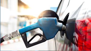 Preço médio da gasolina na bomba cai 0,5% na semana; diesel sobe 0,4%