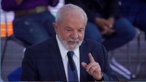 Centrão pressiona Lula por definição de ministérios