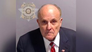 Rudolph Giuliani, ex-advogado de Trump, se entrega à Justiça do estado da Geórgia