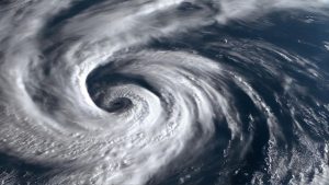 O furacão Lee, uma tempestade de categoria 2, está “se fortalecendo rapidamente” ao passar pelo Caribe, segundo o NHC.