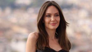 Angelina Jolie não se sente muito bem há alguns anos - e se abriu sobre os seus sentimentos durante entrevista à Vogue.