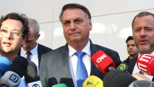 Ao todo, 128 presentes recebidos por Jair Bolsonaro de autoridades estrangeiras foram indevidamente registrados em seu acervo privado. 