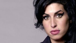 Ícone da música britânica, a cantora Amy Winehouse estria completando 40 anos de idade nesta quinta-feira (14).
