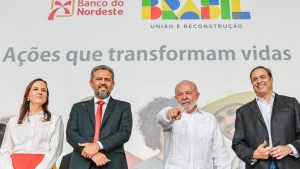 Lula participou de cerimônia comemorativa de programas de microcrédito produtivo e orientado do Banco do Nordeste (BNB), em Fortaleza (CE).