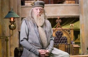 O ator Michael Gambon, que interpretou Dumbledore na franquia 'Harry Potter', morreu nesta quinta-feira (28) aos 82 anos de idade.