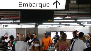 Os funcionários do Metrô e da Companhia Paulista de Trens Metropolitanos (CPTM) em São Paulo se unem em greve nesta terça-feira (3).