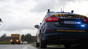 A Polícia Rodoviária Federal (PRF) registrou 926 acidentes durante a Operação Nossa Senhora Aparecida 2023, encerrada neste domingo.