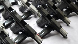 O Supremo Tribunal Federal (STF) votou pela invalidação de uma lei do Paraná que tratava do porte de armas para colecionadores