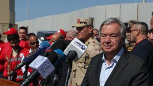 O secretário-geral da ONU, António Guterres, voou para o Egito, em um esforço para que a ajuda humanitária chegue ao território palestino.O secretário-geral da ONU, António Guterres, voou para o Egito, em um esforço para que a ajuda humanitária chegue ao território palestino.