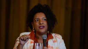 A deputada estadual Renata Souza, da Assembleia Legislativa do Rio de Janeiro, denuncia o racismo nas plataformas de inteligência artificial.