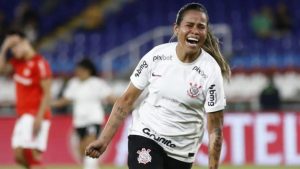 O Corinthians superou o Internacional por 4 a 3 na disputa de pênaltis, após um empate de 1 a 1 no tempo regulamentar, para se garantir na grande decisão da Copa Libertadores de futebol feminino, onde protagonizará um Derby histórico com o Palmeiras pelo título da competição.