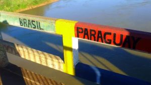 Polícia Federal e Receita Federal deflagraram nesta quinta-feira (19) a Operação Grade A, na qual apuram um esquema de contrabando de eletrônicos que entraram no país a partir do Paraguai.