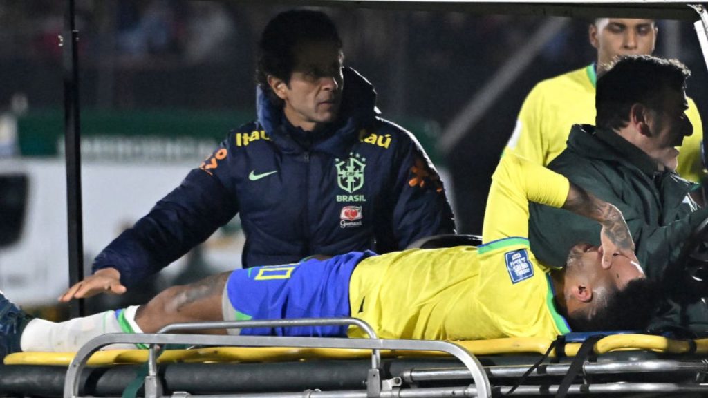 Neymar teve seu valor de mercado reduzido após a séria lesão no joelho sofrida na última Data Fifa, quando defendia a Seleção Brasileira.